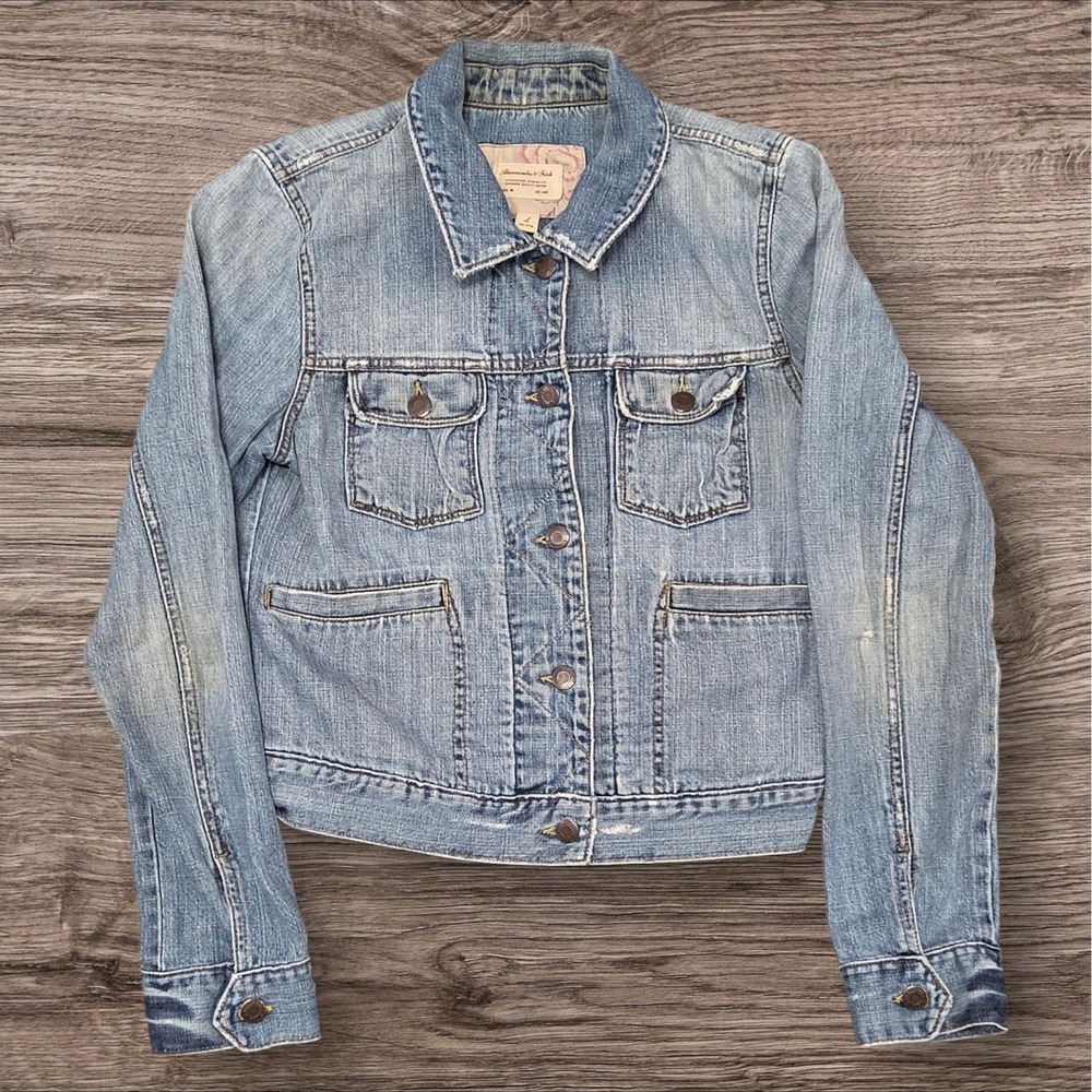 Abercrombie & Fitch Womens Light Wash Denim Trucker Jacket Size L Vintage Style